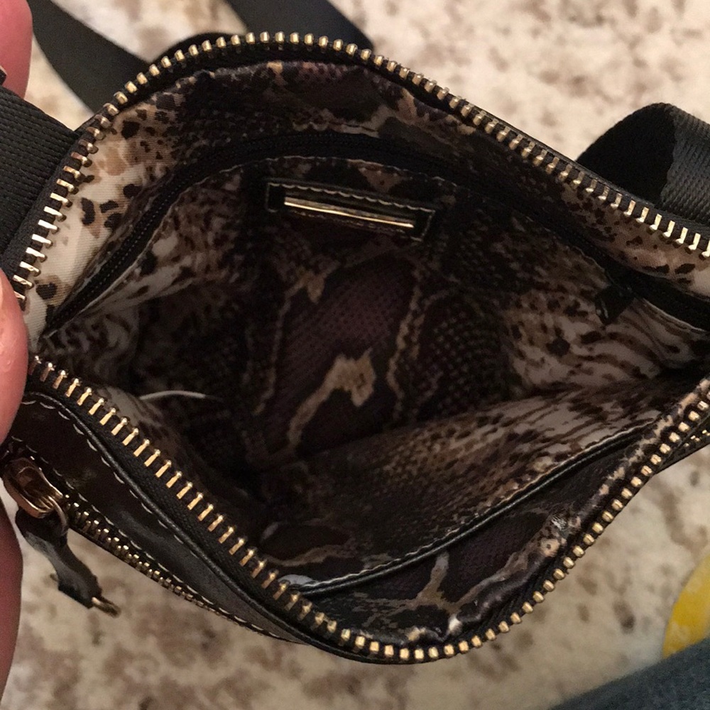 🌼 Aqua Madonna 🌼 leopard crossbody bag. - Picture 6 of 7